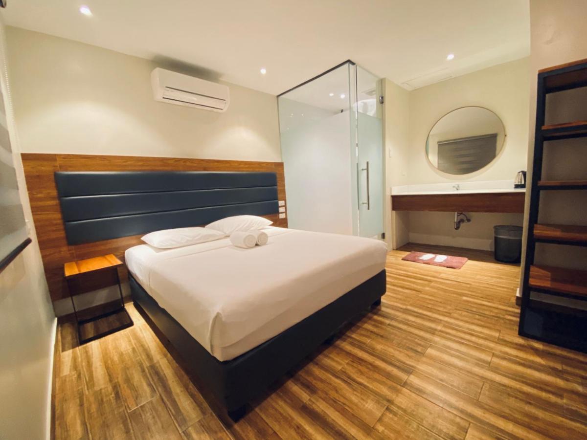 The Hub District Garden Suites Pasay Eksteriør billede