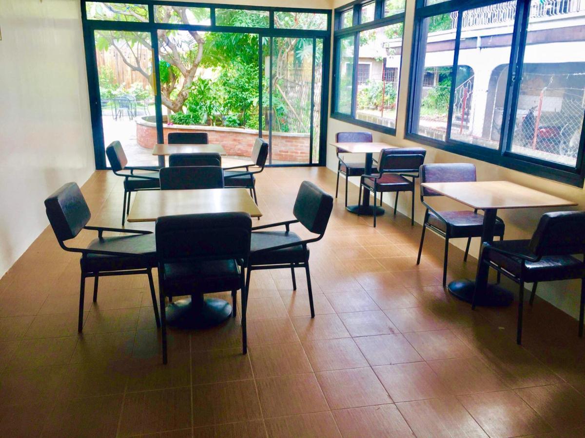 The Hub District Garden Suites Pasay Eksteriør billede